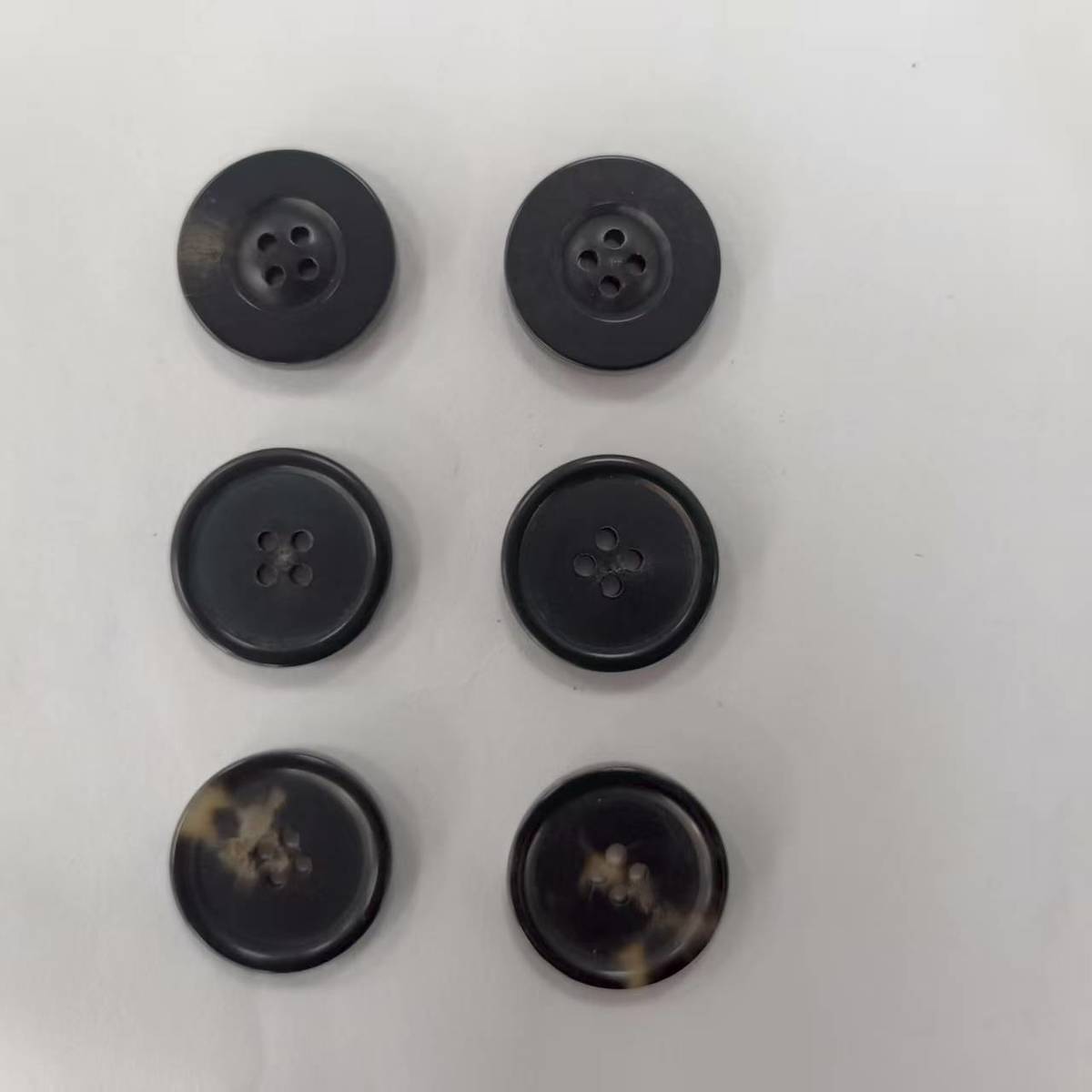 天然水牛角ボタン
